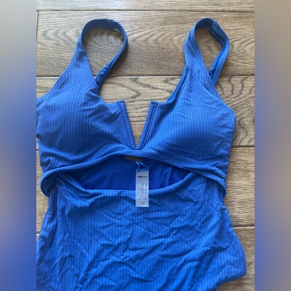 Fashion Nova By The Shore V-Wire Cutout Ribbed One-Piece Swimsuit – Royal Blue S - Picture 6 of 7